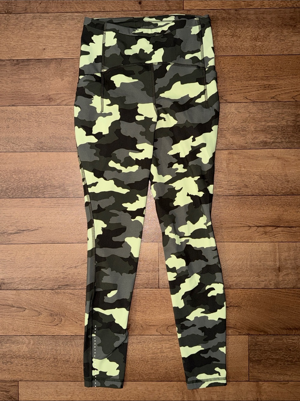 Lululemon Size 4 Swift Speed High-Rise Tight
Heritage 365 Camo Green Leggings